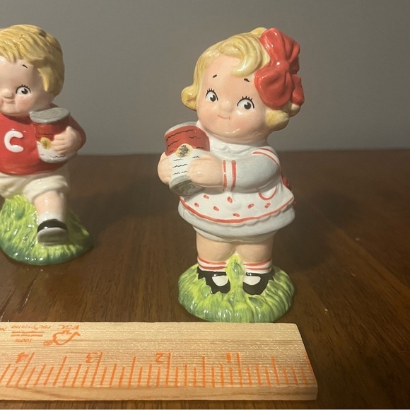 CAMPBELLS SOUP SALT PEPPER SHAKERS 2006
KID BOY FOOTBALL
GIRL RARE CHUBBY FACE - Picture 9 of 11